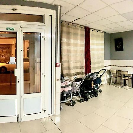 Hotel Des Andelys Париж Экстерьер фото