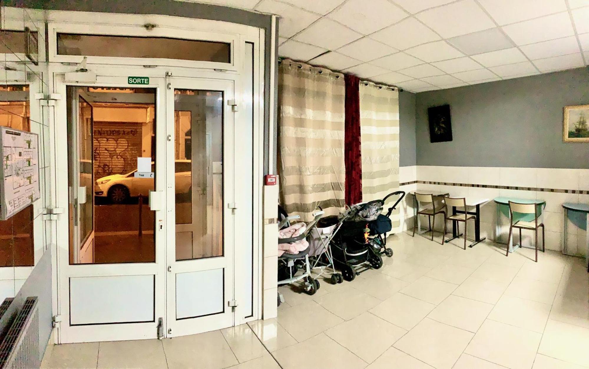 Hotel Des Andelys Париж Экстерьер фото